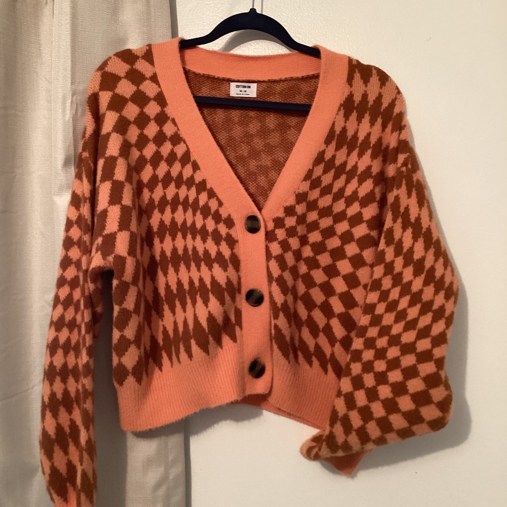 Peachy brown retro sweater